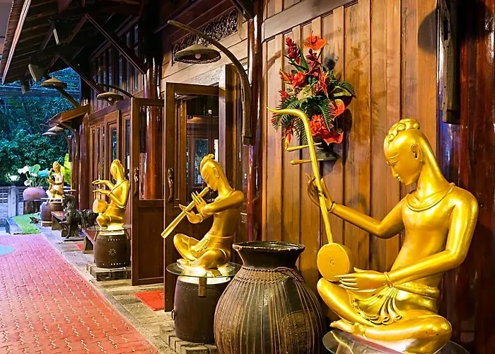 True Siam Phayathai 4*